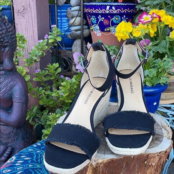 New Lucky Brand Shabby Canvas Raw Edge Wedge Heel Sandals - Picture 6 of 13